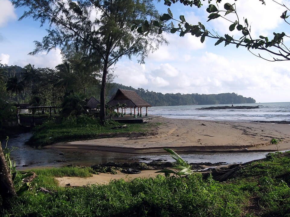 หาดนางทอง